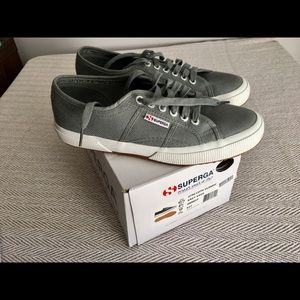 Superga 2750 Cotu Classic Canvas Sneaker in gray sage size womens 10